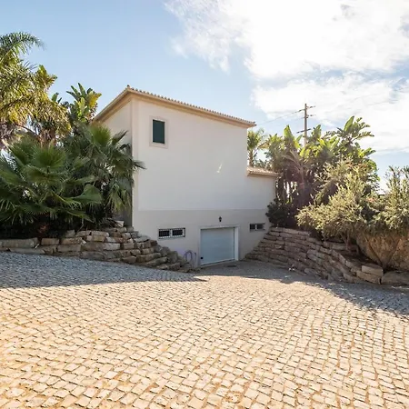 Cordeiro - Heated Pool - Free Wi-fi - Air Con