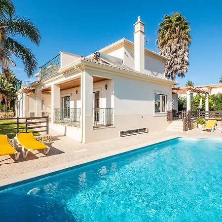 Villa Cordeiro - Heated Pool - Free Wi-fi - Air Con