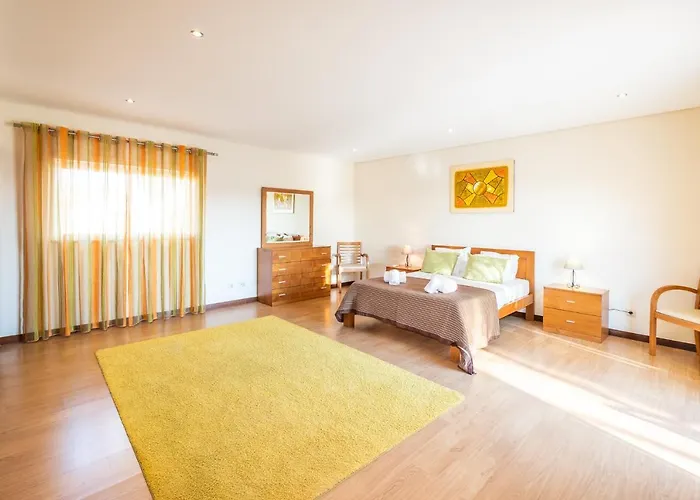 Cordeiro - Heated Pool - Free Wi-fi - Air Con Villa