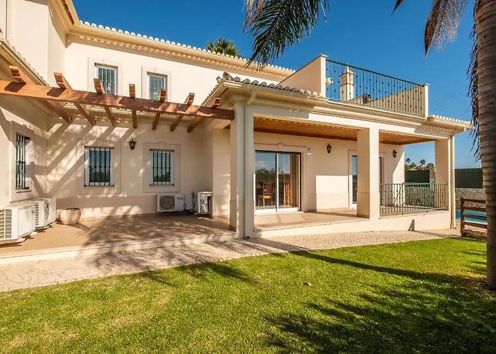 Cordeiro - Heated Pool - Free Wi-fi - Air Con Villa