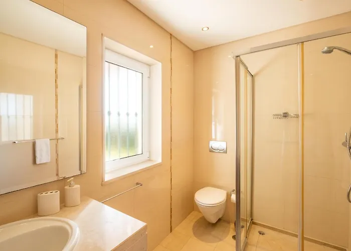 Cordeiro - Heated Pool - Free Wi-fi - Air Con