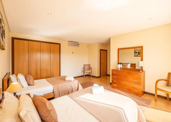 Cordeiro - Heated Pool - Free Wi-fi - Air Con Villa