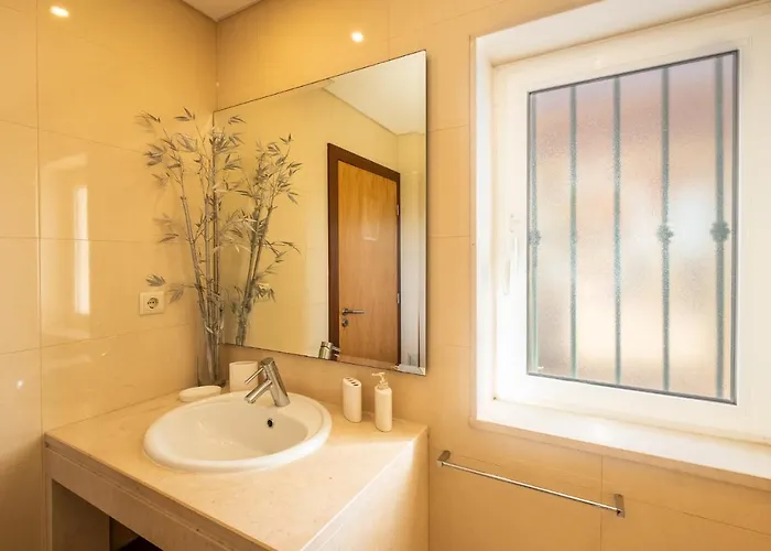 Villa Cordeiro - Heated Pool - Free Wi-fi - Air Con *