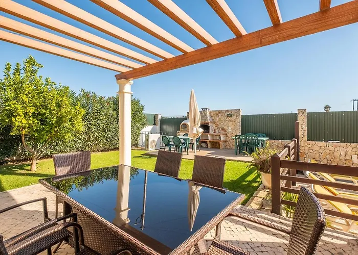 Cordeiro - Heated Pool - Free Wi-fi - Air Con