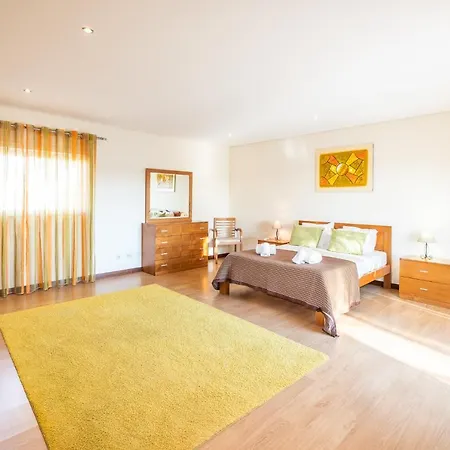 Cordeiro - Heated Pool - Free Wi-fi - Air Con Vila